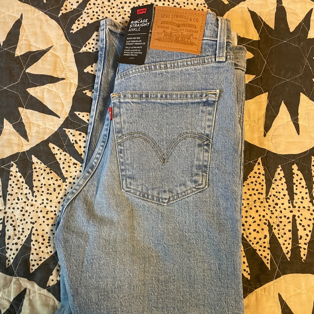 Brand new Levi ribcage straight ankle jeans
